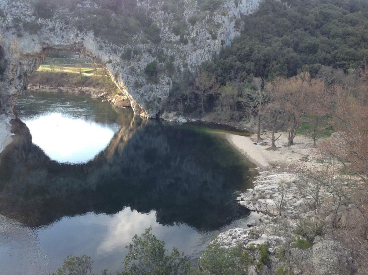 Au Mas Des Graviers Bed and Breakfast Salavas Εξωτερικό φωτογραφία