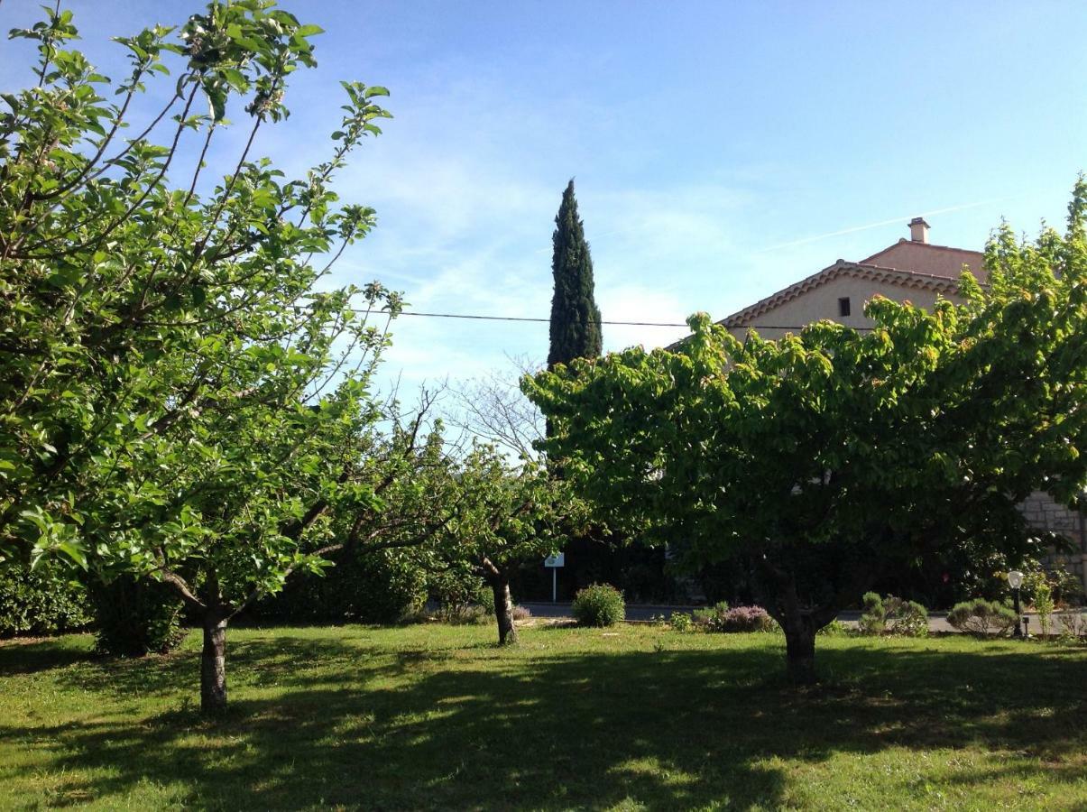 Au Mas Des Graviers Bed and Breakfast Salavas Εξωτερικό φωτογραφία