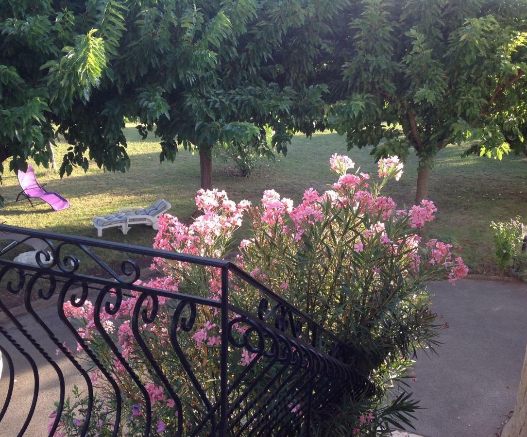 Au Mas Des Graviers Bed and Breakfast Salavas Εξωτερικό φωτογραφία