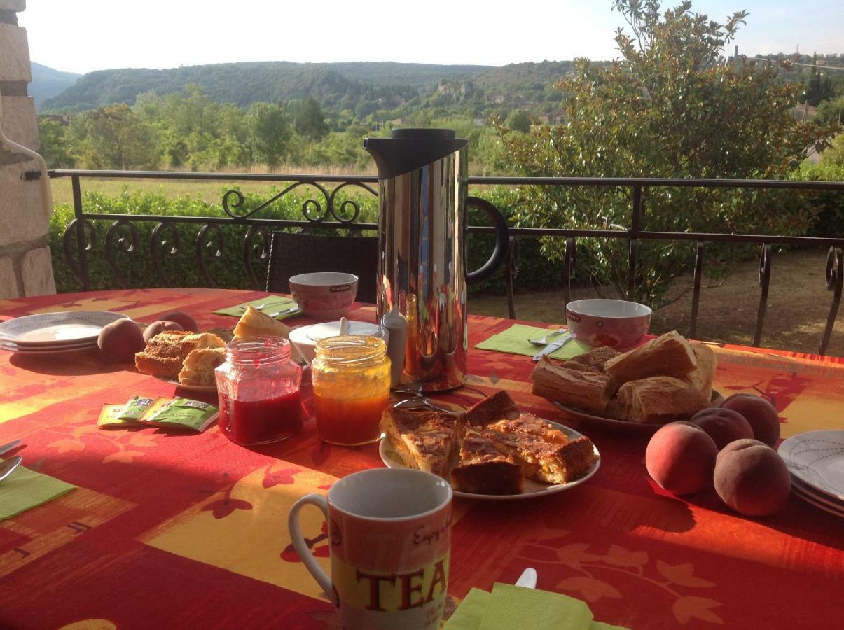 Au Mas Des Graviers Bed and Breakfast Salavas Εξωτερικό φωτογραφία