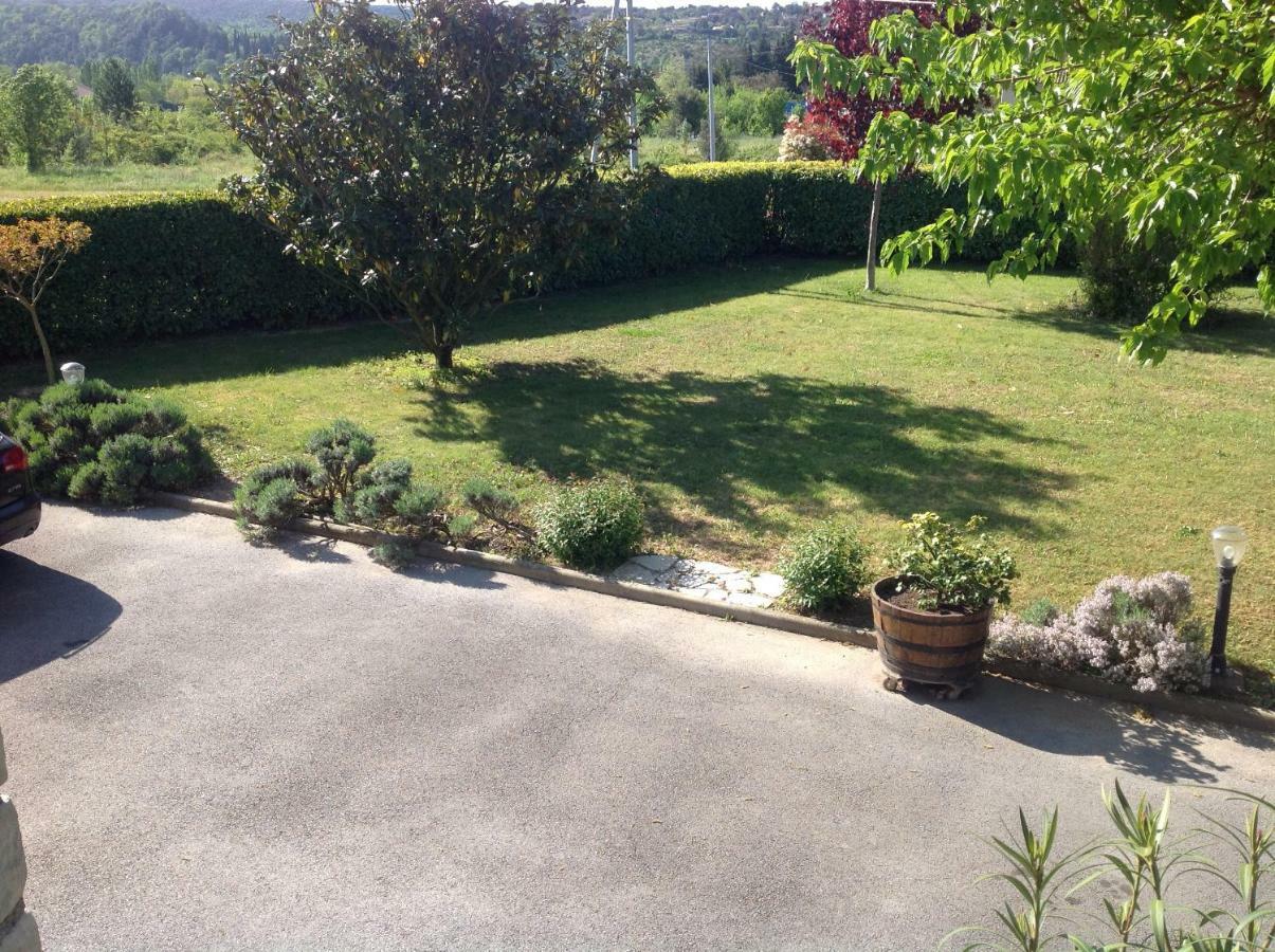 Au Mas Des Graviers Bed and Breakfast Salavas Εξωτερικό φωτογραφία