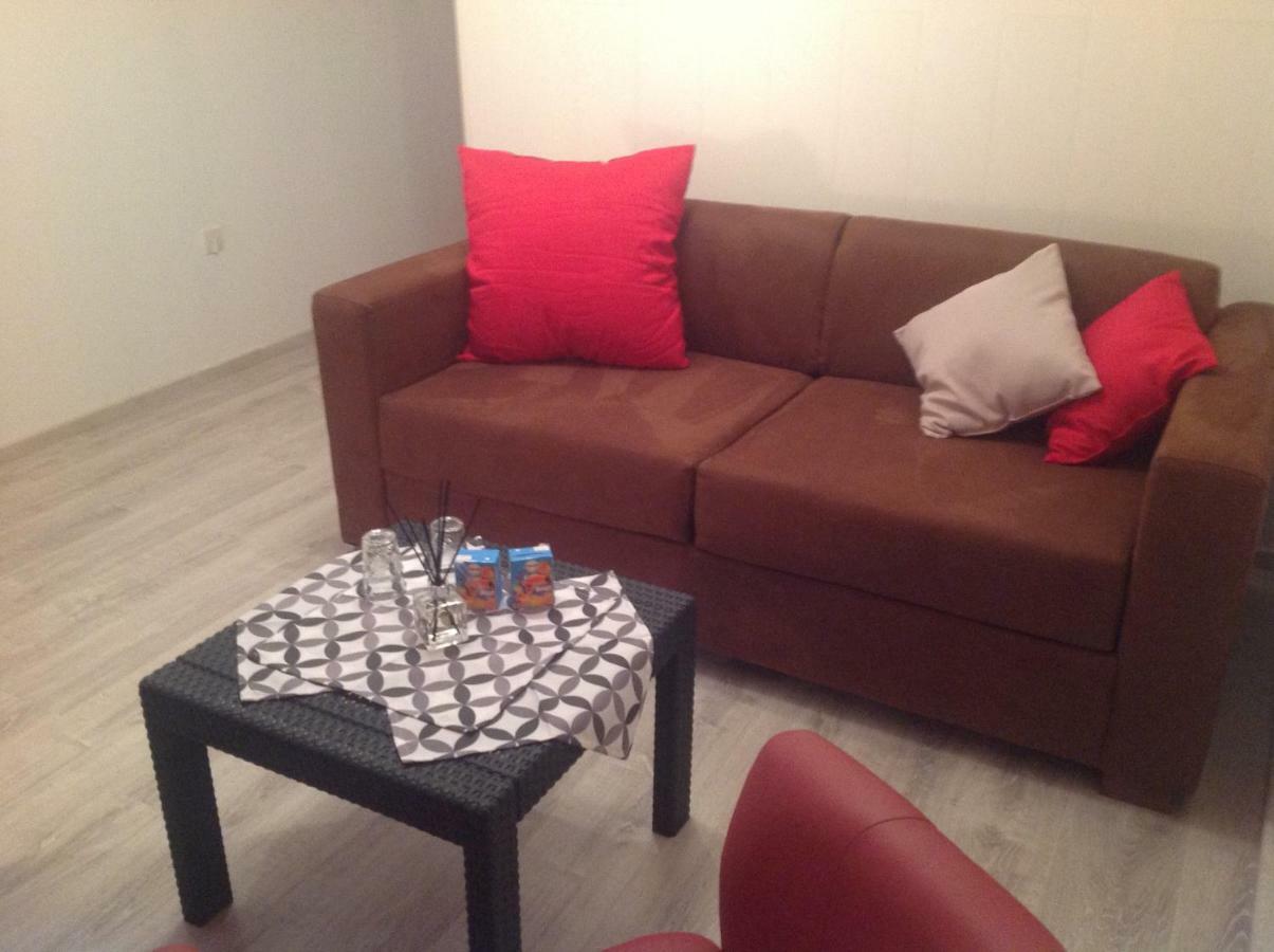 Au Mas Des Graviers Bed and Breakfast Salavas Εξωτερικό φωτογραφία
